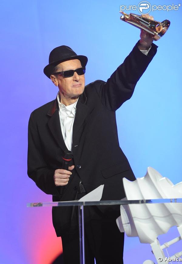 Alain Bashung a reçu trois Victoires de la Musique hier, dont une des mains d'Olivia Ruiz, très émue...