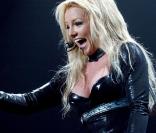 Britney Spears en 2004 à San Diego. Vive le latex et le cuir, Brit-Brit respire à gorge déployée ! 
