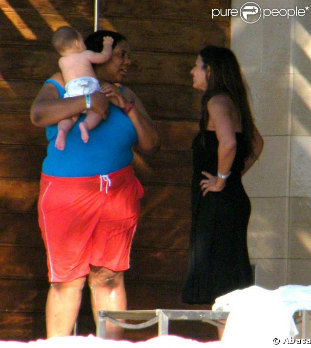 Luciana, la femme de Matt Damon et leur fille Gia Zavala dans les bras de la nounou 