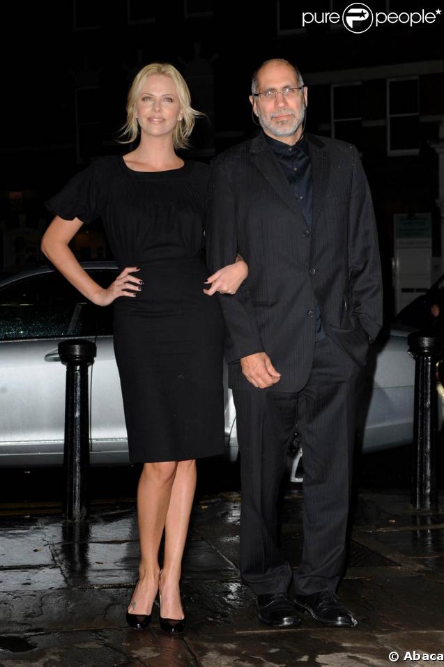 Charlize Theron et Guillermo Arriaga au Everyman Cinema de Hampstead, à Londres, le 3 mars 2009, à l'occasion de l'avant-première de 