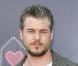 Eric Dane, alias Docteur Sloane de Grey's Anatomy et son regard aussi sérieux que perçant a sorti son gilet pour assister au gala