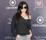 A la Jacques Dutronc, Shannen Doherty, 37 ans, n\'a pas quitté ses lunettes de soleil pour le gala de charité Stuart House Benefit le 8 mars 2009. Elle a fait un retour remarqué dans 90210, le revival de Beverly Hills qui l\'a rendu célèbre<br />