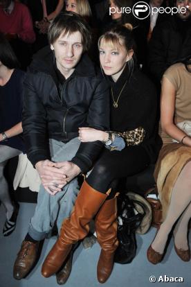 Stanislas Merhar et sa chérie Mona Walravens au défilé    Giambattista Valli. 09/03/09    