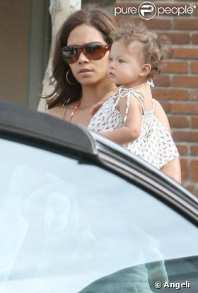 Halle Berry, son compagnon Gabriel et sa petite Nahla, balade en famille à Malibu
