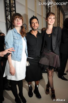 Cécile Cassel, Louise Bourgoin et Marc Jacobs au défilé Louis Vuitton prêt-à-porter Automne/Hiver de la Fashion Week - le 12 mars 2009