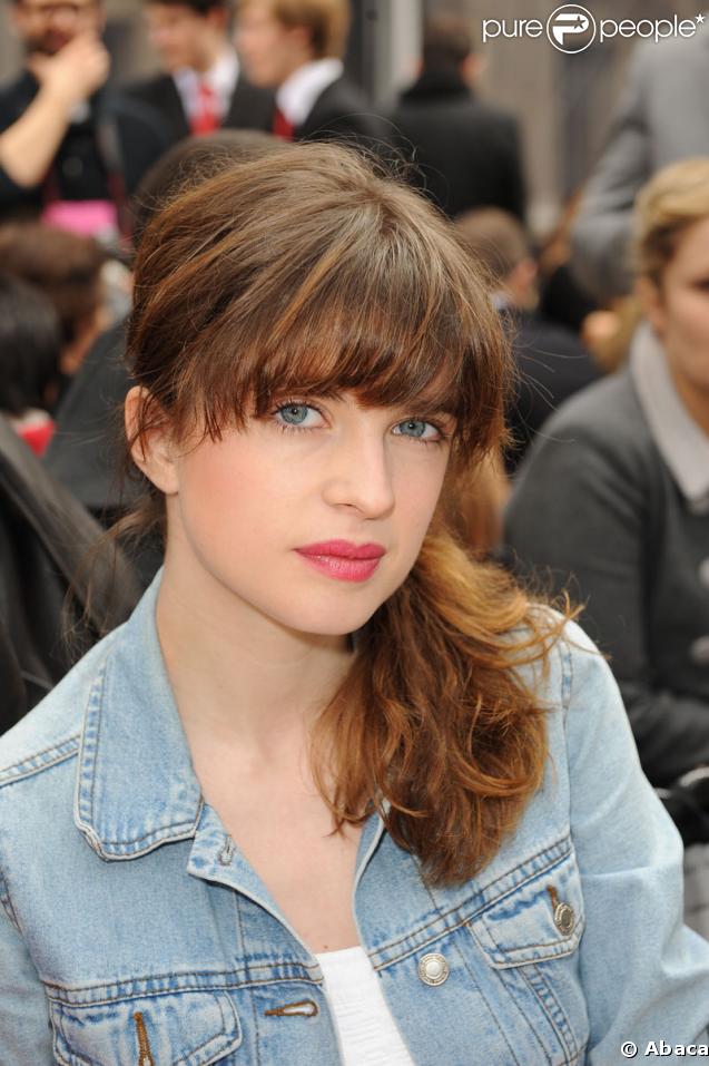 Cécile Cassel au défilé Louis Vuitton prêt-à-porter Automne/Hiver de la Fashion Week - le 12 mars 2009