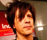 Nicola Sirkis à Lille pour la promo du son nouvel album d'Indochine,  La République des Météors , le 11 mars 2009  