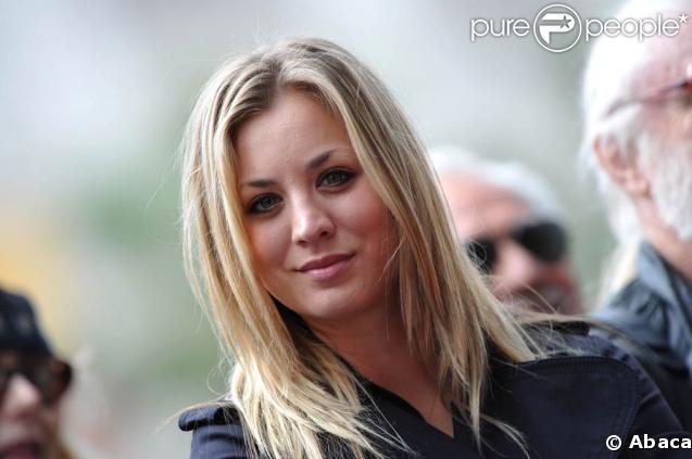 Kaley Cuoco, lors de la remise de l'Etoile de Chuck Lorre (le créateur de 