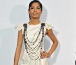 La belle Freida Pinto a illuminé le défilé Chanel, le 10 mars 2009 