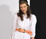 Milla Jovovich en mode hippie chic, Le 10 mars au défilé Chanel