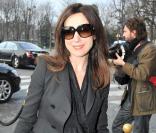 Elsa Zylberstein, élégante comme à son habitude en robe courte et veste noire ! Le 5 mars au défilé Balenciaga