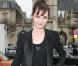 Louise Bourgoin coquine en Vuitton : jupe courte à froufrou, collants résille, t-shirt et veste noire! Louise en sexy girl juste pour Marc Jacobs ... Le 12 mars 2009 au défilé Louis Vuitton