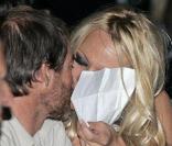 Eh hop, un petit kiss... En Floride, le 14 mars 2009 