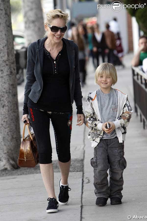 Sharon Stone et son fils vont à l'atelier dessin sur mug