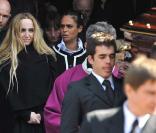 Chloé Mons à la sortie de l'église