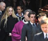 Chloé Mons à la sortie de l'église