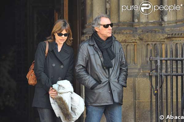 Alexandra Kazan à la sortie de l'église