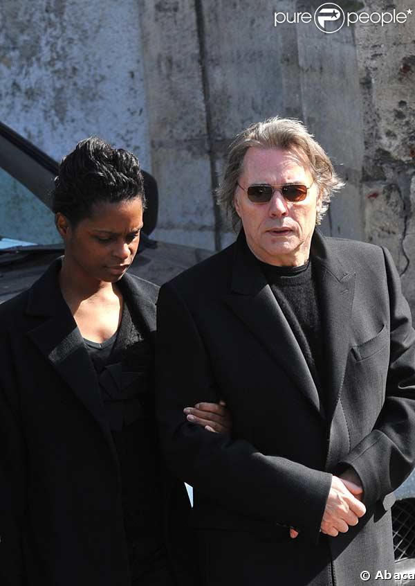 Yves Simon à la sortie de l'église
