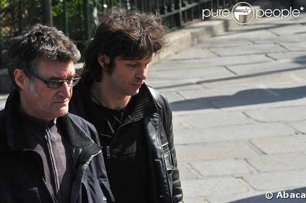 Bertrand Cantat à la sortie de l'église
