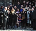 Chloé Mons et Poppée à la sortie de l'église