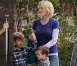 Romeo et Cruz Beckham avec la nounou 