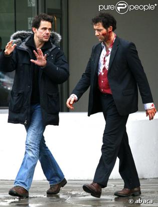 Clive Owen et le réalisateur Tom Tikwear ensanglanté sur le tournage de The International