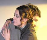 Frédéric Tokarz et Emma Colberti dans A voir absolument au théâtre des Mathurins à Paris du 20 mars au 3 mai 2009