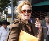 Melanie Griffith à la sortie d'un restaurant de LA 