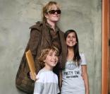 Melanie Griffith et ses fans dans les rues de Los Angeles, à la sortie d'un resto 