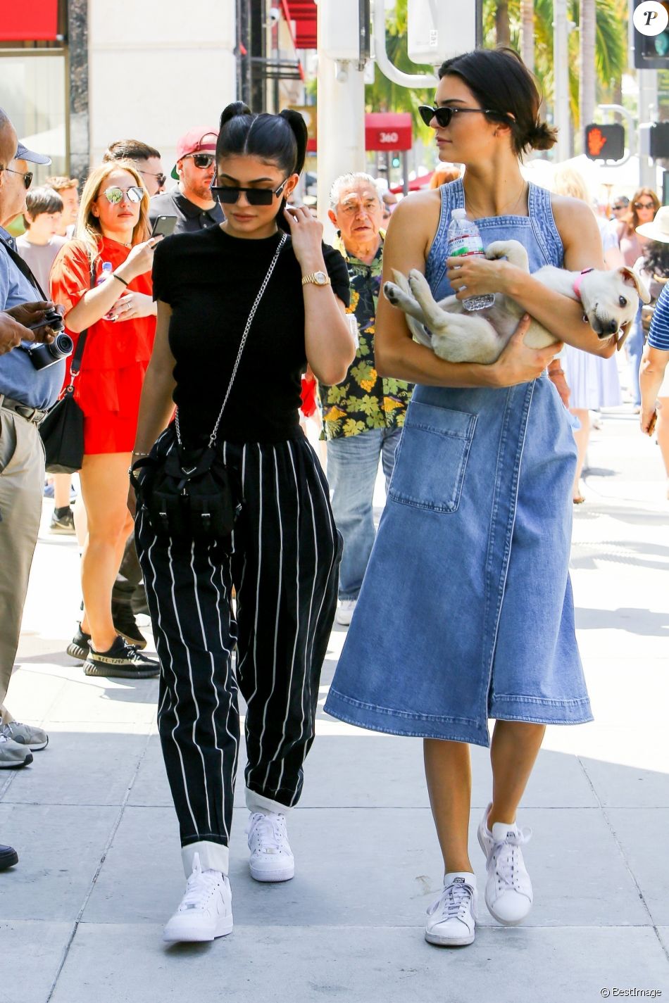 Exclusif - Kendall et Kylie Jenner passent la journée avec leur père Caitlyn Jenner pour la fête des pères à Beverly Hills le 18 juin 2017.