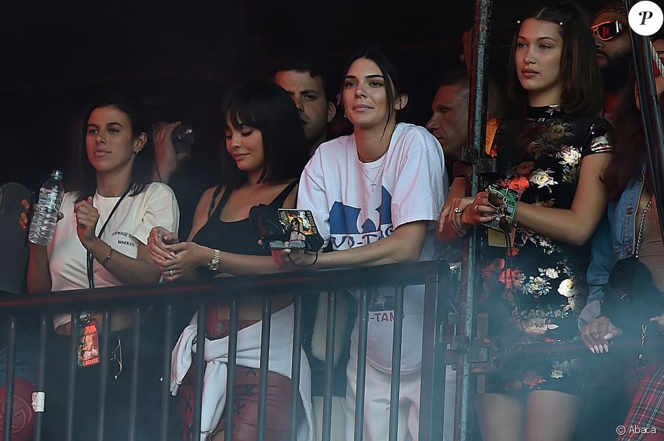 Kylie et Kendall Jenner au Wireless Festival à Londres. Le 8 juillet 2017.