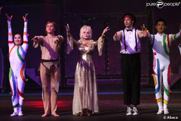 Dolly Parton lors de l'ouverture de la saison dans son parc d'attraction Dollywood dans le Tennessee le 27 mars 2009