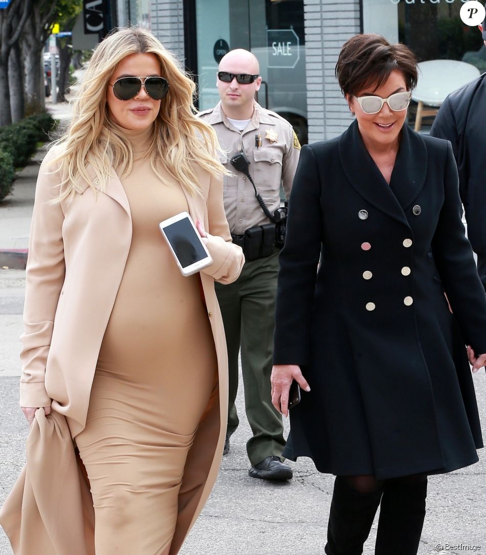 KhloÃ© Kardashian (enceinte) est allÃ©e faire du shopping avec sa mÃ¨re Kris Jenner dans le magasin pour enfants Petit Tresor Ã  West Hollywood, le 7 mars 2018