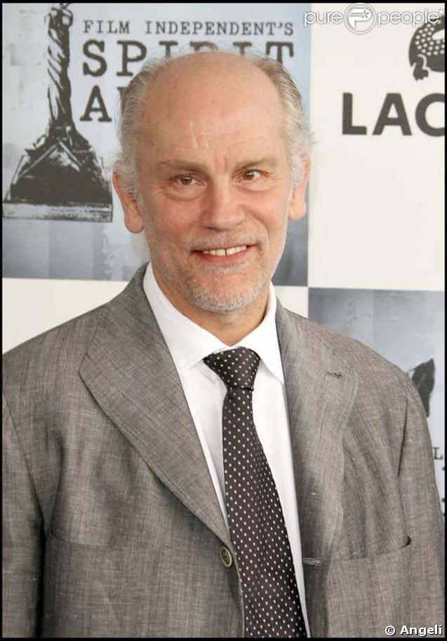 C'est John Malkovich qui produiré l'adaptation de  The Gun Seller , le livre de Hugh Laurie 