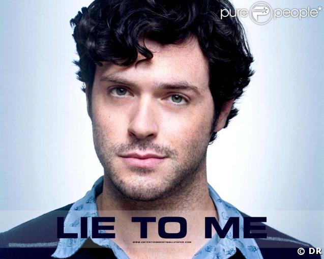 Brendan Hines est Eli Loker, un chercheur plutôt franc. Il pratique en effet l'honnêté radicale. Pour Eli pas question de tourner sept fois sa langue dans sa bouche ! 