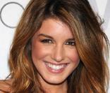 Shenae Grimes interprète Annie Wilson, une jeune fille sage passionnée pour le théatre. Mais fraîchement débarquée à  Beverly Hills , elle va devoir faire sa place dans les paillettes et le bling bling ! 