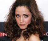 Rose Byrne joue Ellen Parsons, une avocate brillante et déterminée qui va devenir la petite protégée de la tyrannique Patty ! 