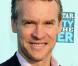 Tate Donovan interprétait le rôle du père de Marissa Cooper (Mischa Barton) dans  Newport Beach . Adieu la côte Ouest et bienvenue dans l'horreur d' Harper's Island  où ce dernier va jouer les guest.  