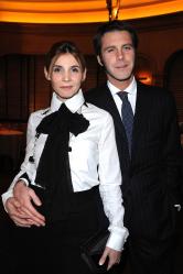 Clotilde Courau et Emmanuel-Philibert de Savoie se sont rendus en Italie, auprès des populations touchées par le grave séisme survenu dans le centre du pays.