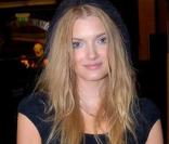 Le top Julia Stegner est devenue incontournable !