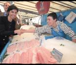 Rachida Dati au stand poissonnerie... 