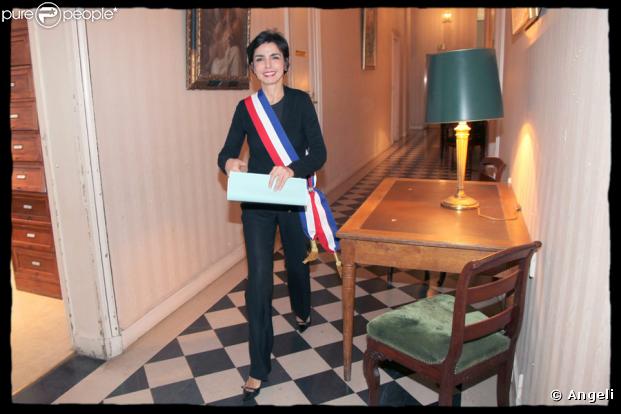 Rachida Dati d eretour à la mairie quelques minutes avnat de célébrer une union. Le 11/04/09