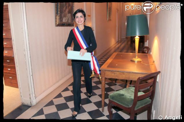 Rachida Dati d eretour à la mairie quelques minutes avnat de célébrer une union. Le 11/04/09 