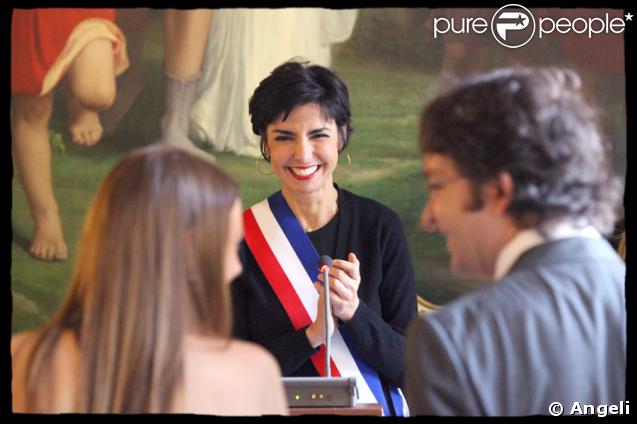 Rachida Dati est tellement heureuse pour les jeunes mariés ! 