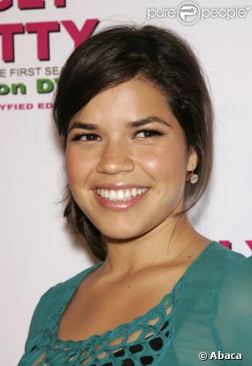 America Ferrera s'est rangée derrière Hillary Clinton