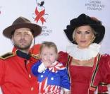 Jason Priestley et sa femme  Naomi Lowde et leur fille Avaat en octobre 2008  