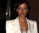 Selita Ebanks moulée dans un blazer blanc pour mettre sa peau métissée en valeur. On est fans !