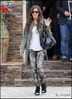 Ashley Tisdale, supra tendance dans son look néo-grunge !