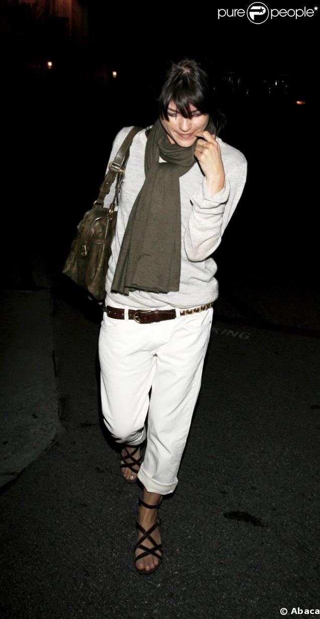 Selma Blair en mode casual chic ! C'est juste parfait ! 