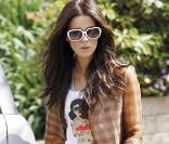 Boyfriend jean, t-shirt et chemise à carreaux pour l'ex vampire, Kate Beckinsale. 